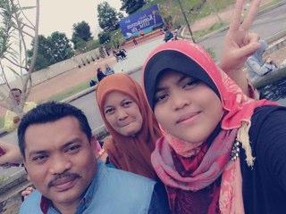 U are my sunshine ❤️mama❤️
Always my sunshine ❤️ abah ❤️
And my support or backup is ❤️ sister & brother ❤️
My jodoh insyaAllah when it ready. Amin