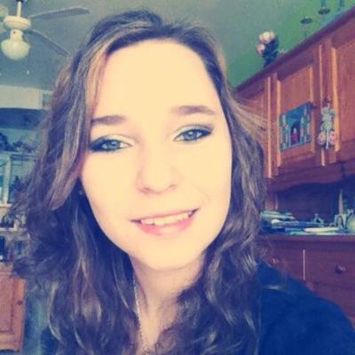 La vie est toujours a prendre du bon coter elle ma beaucoup mie a terre mais jai toujours sue me releve ....