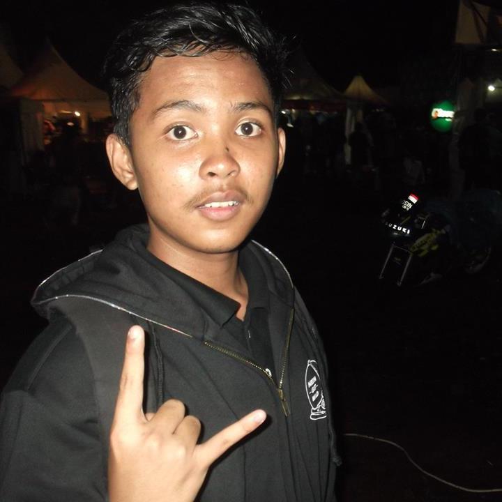 Mencari cewe sejati dan sayang sama gue :D