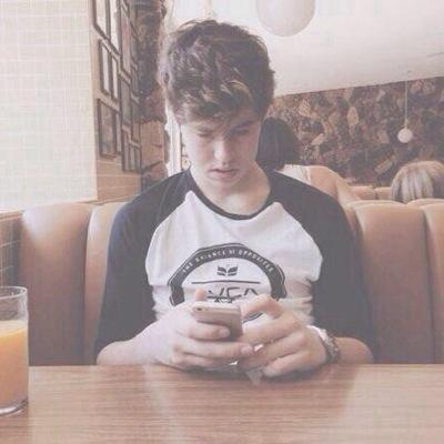 THIS ACCOUNT IS INACTIVE. go follow @athleticgrier because i gave you a free follow? :)