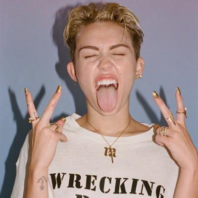 Cuenta dedicada a Miley Ray Cyrus y Smilers. |06.05.2011 | 03.10.2014|