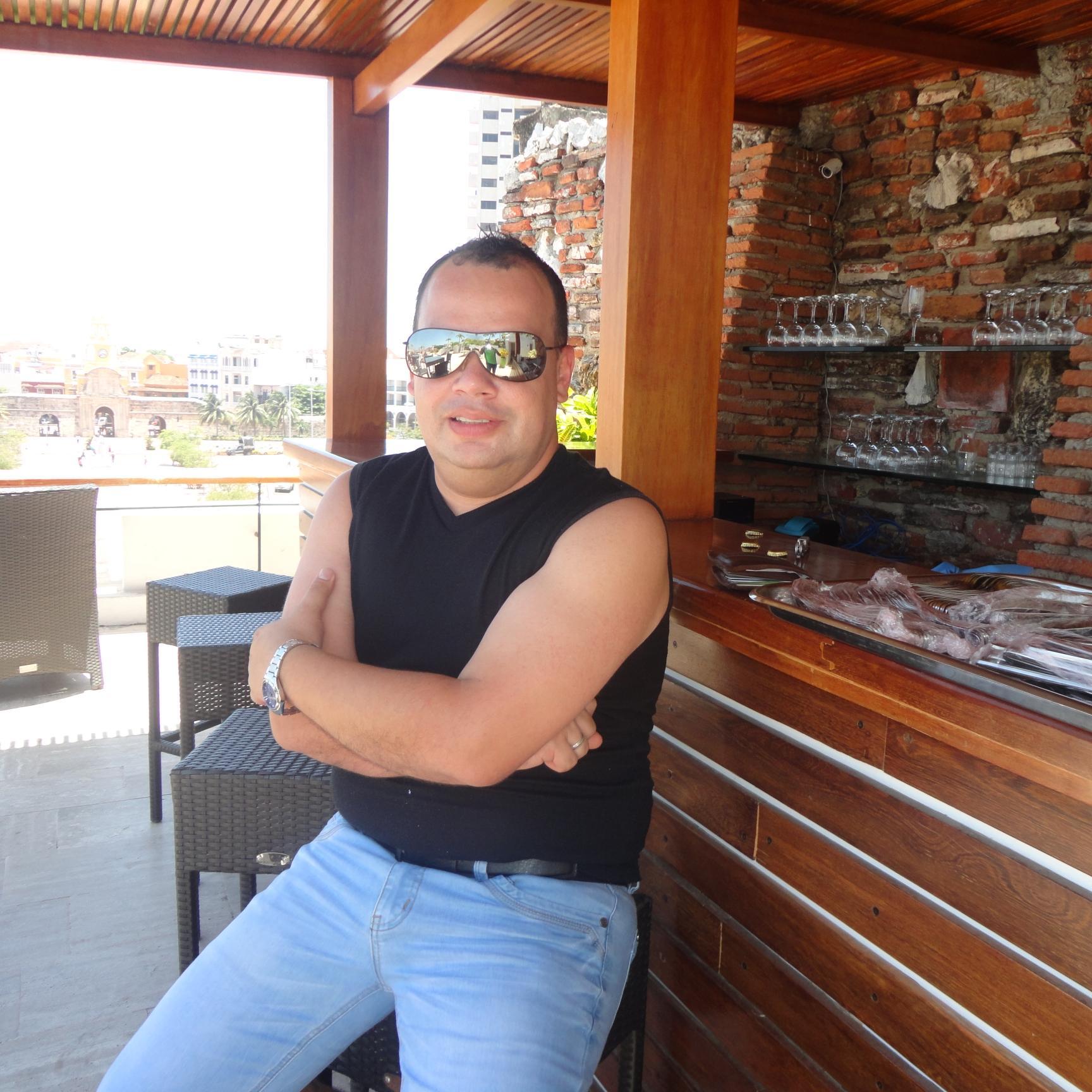 Ingeniero Informatico 
Team Leader Manager
Loving, protector and Animal rescue