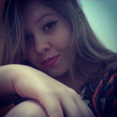 Queria tantoo qe vooc pegasse na minha mão olhasse nos meus olhos e dissese': Vamos sair qe hoje a cerveja eu pagoO' 
