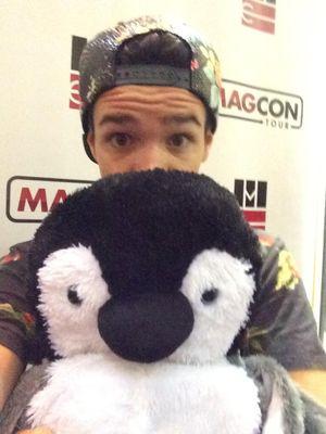 Aaron garota - They need Jesus 2/12 + SelfieC + Aaron's sister faved me