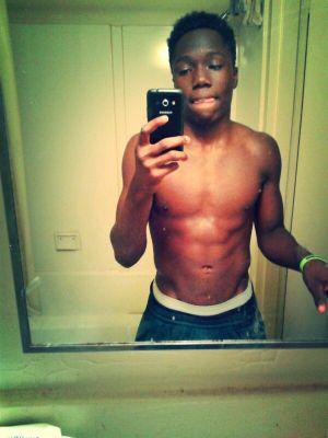 kik:weavertyrek snapchat:tyrekweaver I play football and basketball I go to school at conway high