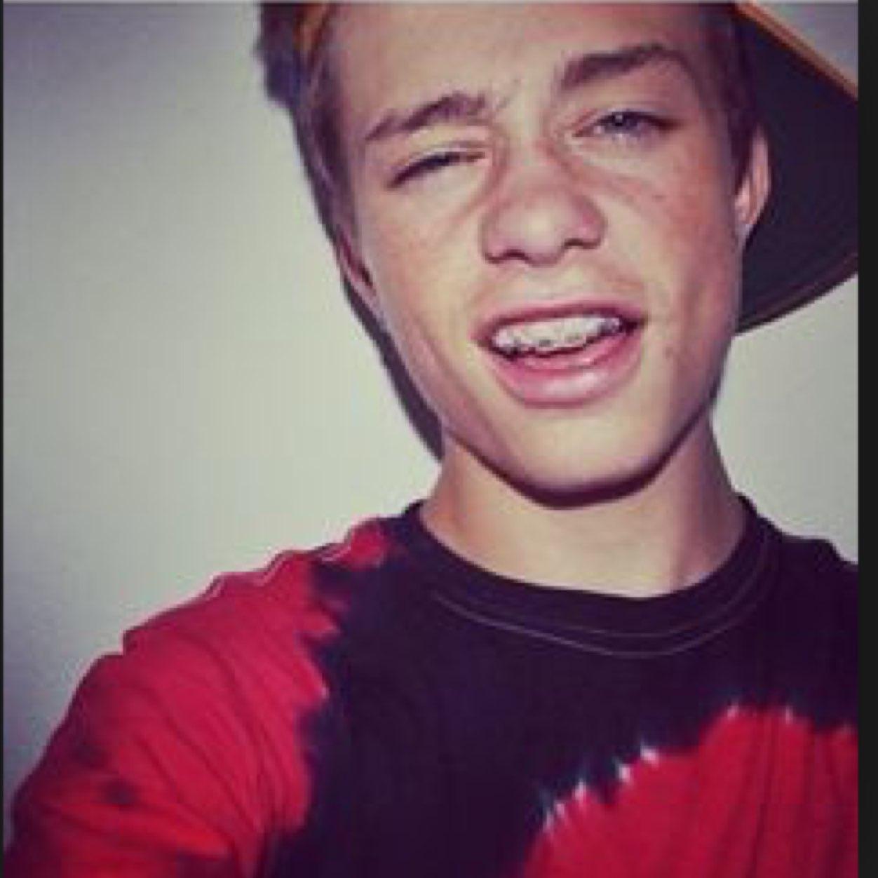 Follow me on vine @jesse adkerosn... My instagram is jesse_adkerson