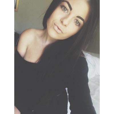 South African. IG : dahne_straton18 Snapchat : dahne123