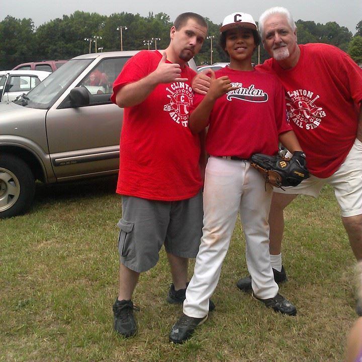 Awsome, loving, sports freak lol! If you want to know more just ask! #YOUNEVERKNOW