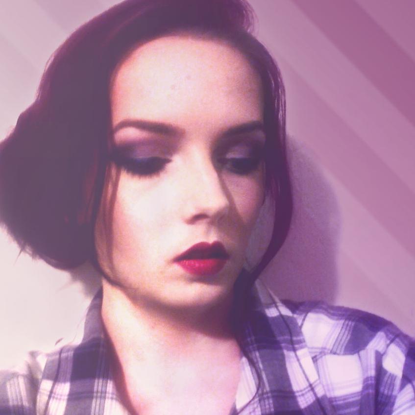 rowenalovesart's profile picture. Arctic Monkeys, The Horrors, festivals/gigs, art, food, hamsters, bunnies