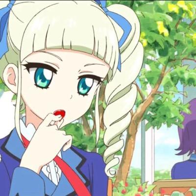 いらっしゃい、 闇を迷い込んだ私のしもべたちよ、 私を フォローしないと このゆりか様が 血を 吸うわよ。 私のプロフィールの写真が髪があがってたらアイドル吸血鬼、髪がさがって魔力が不足してたら元の私。 話し方がちがくなるから私との会話いろいろ楽しめるわよ？もちろん アイドルの ネタバレはだめよ？スターライト学園高等部