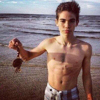 Hey, I'm Luke Ross. I'm the troublemaker of the family. Also, I'm a dancer. Adopted by the Ross Family. Single. (Roleplay Account)