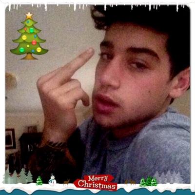 Hey Chloe here x Jaidon if youre reading this please follow me:) x please RT https://t.co/T5WIkPrA7g