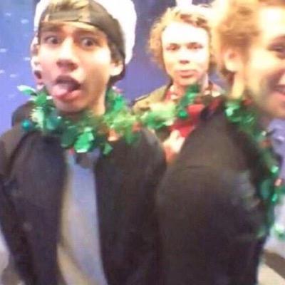 go follow @calumft182 bc she deserves so much more