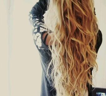 soy una chica apasionada por la moda, si te gusta las fotos no dudes en dar fav y sigueme.