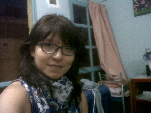 Estudiante de medicina, gustos: leer, cantar, Soy profesora de Flamenco, escribo//Medical student, likes reading, singing, Flamenco I teach, write