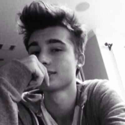 hi guys ! can you follow @staytooweird Caus she gave you some Saved Follow ! thanks ! ❤️