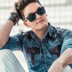 @Douglas_ranngel Olhe as estrelas e as conte,é o quanto eu amo você.Não conseguiu?É porque meu amor por você também não se mede