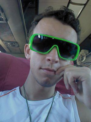 21anos, Grêmista , Tecnico em Química.....
Amigo e Colega, do Signo de  #VIRGO e 
Facebook:    
 
http://t.co/LLgt8f82
e  

http://t.co/rmjjMqm2