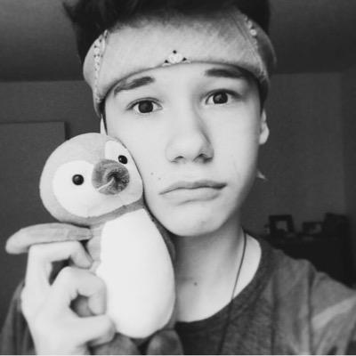 in love with a boy that doesn't know i exist hbu?