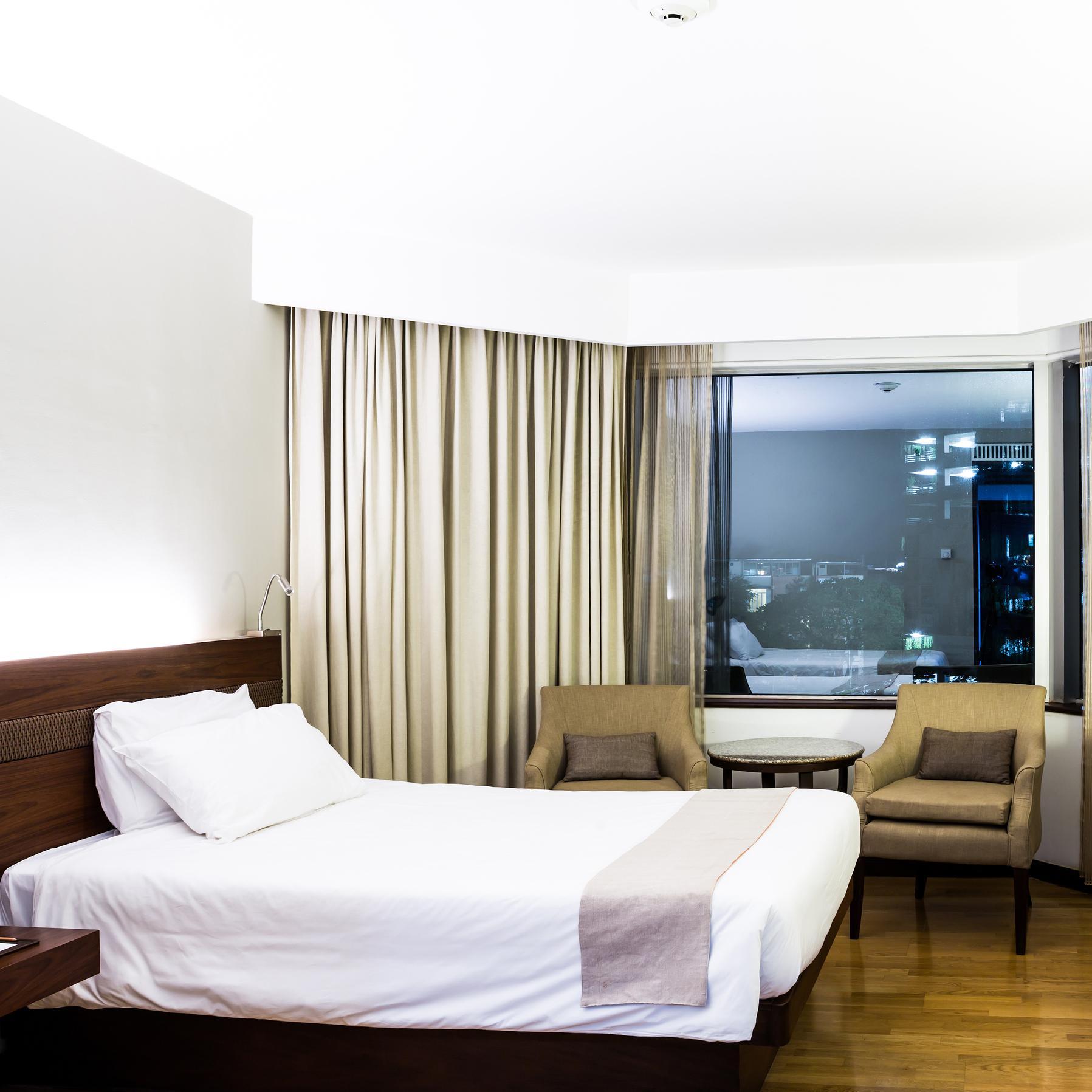 Hotels Dunfermline guide to hotel accommodation in Dunfermline.