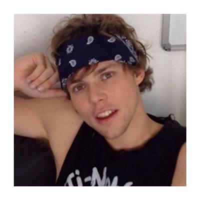 pls follow @clffrdxpizza she gave you a free follow