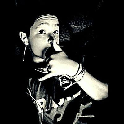 Foda-se suas opiniões Estou Aki Para Me divertir não Para ser normal!☺