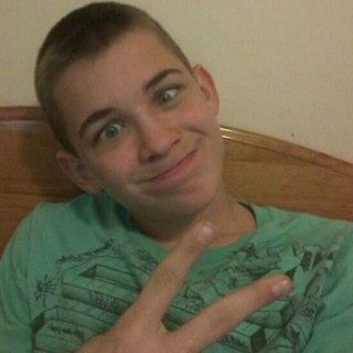My name's Trevor! Come at me!! IM SINGLE! If u tweet me ill almost always tweet you back! BAIII!