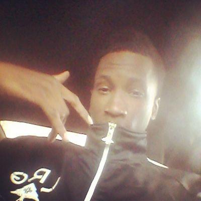 Call me YD//19 years young// kik: floyd_Cuhh//Insta: _savagecuhh//IM DAT NIGGA!! A BOSS NIGGA!!