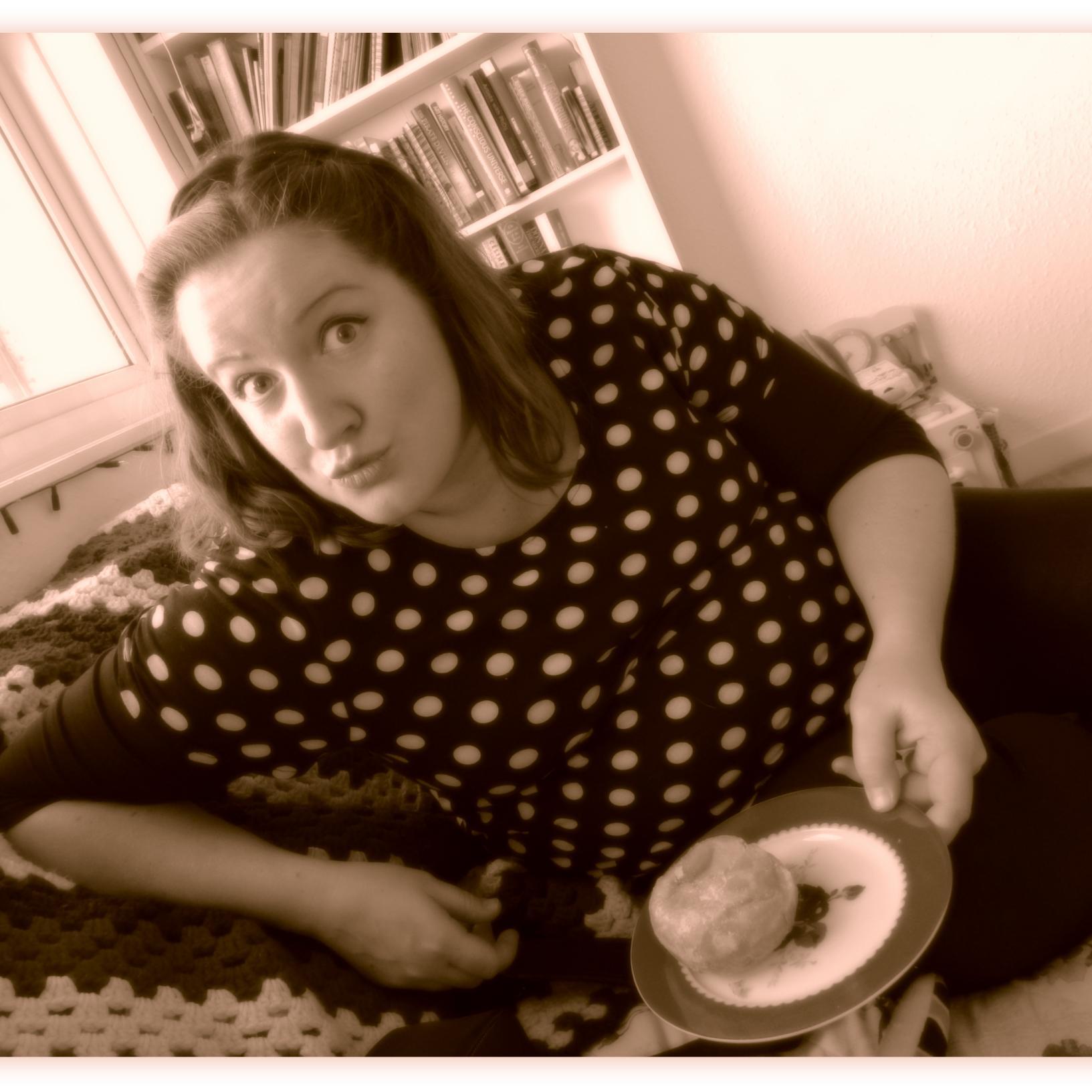 twinkleball's profile picture. Mother of two little boys, running a small business making and selling Bespoke Cake Toppers.