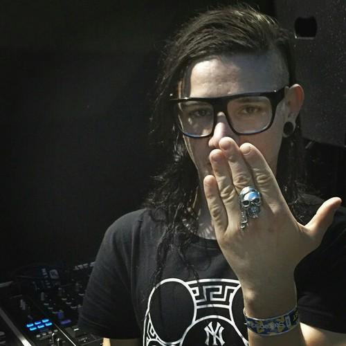 Sua melhor fonte sobre o Skrillex // Your best source about the Skrillex