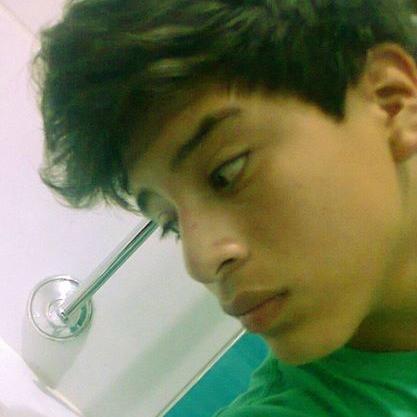 holaa twitteros c: siganmne bueno soy un chico amigable , me gusta hacer amigos *-* y sobre todo concocer mas personas