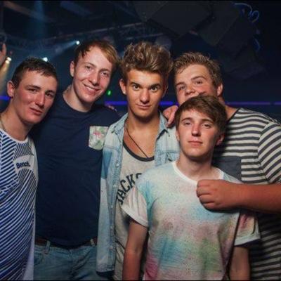 AshleyDPeach's profile picture. 19 from Salisbury. People generally have an interesting bio here, but I'm boring, so deal with it.