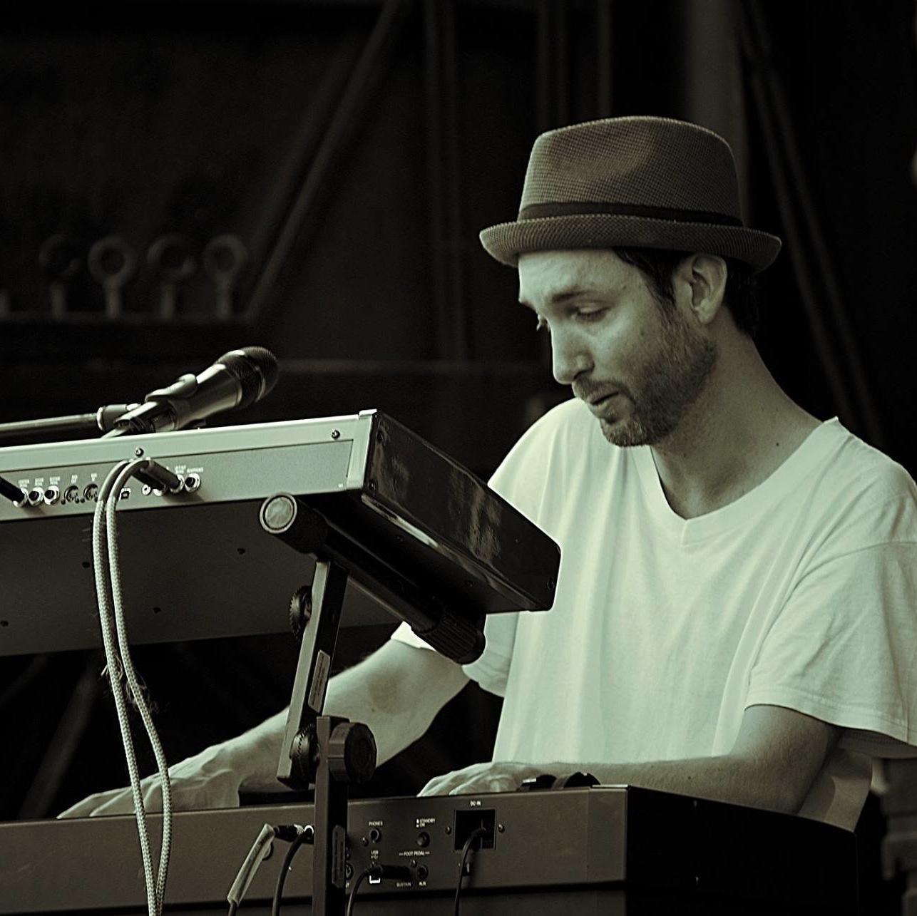 Keyboard player/Songwriter...get at me for more. #TOPSZN