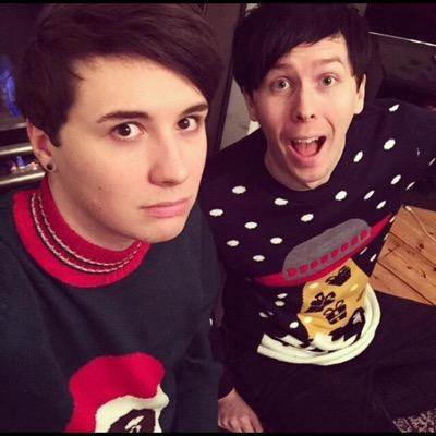 ✨free follow from @toomuchhowell follow me please ily✨