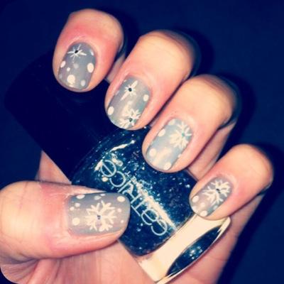 I love painting my nails! so you'll find lots of designs to recreate here, hope you like it! 
We-heart-it: @nailmiracle
