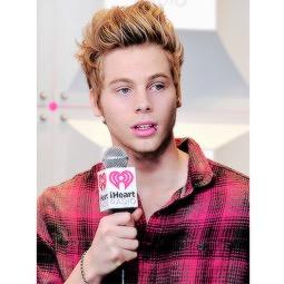 I gave you a free follow to help you gain so follow @damnastxn for me please