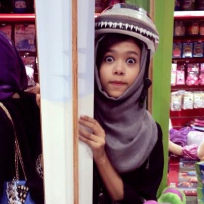 im from a whole new world!!!!!! in human language......ALIEN xD and a die hard DIRECTIONER B|