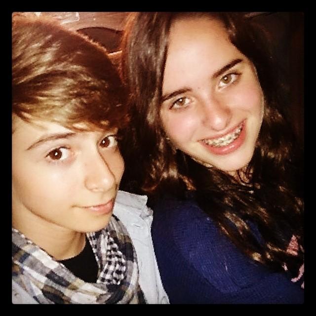 Soy Sol tengo 10 años y soy de Sevilla  Vivo en Algeciras mi padre es @davidparejoF mi mami es @PradaLauri