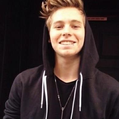 Hi lovely this is a free follow! Please can you follow @lxshtoninfinity they follow back, it would mean a lot!! ♡♡♡