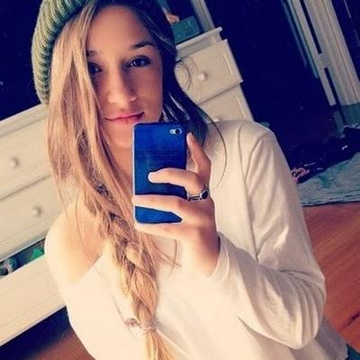_ZoeyCullen's profile picture. 16 || single || volleyball || cali
