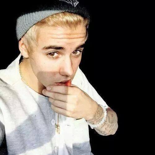 JUSTIN BIEBER -- follow me please thank your'm very fan my King . @shots add me