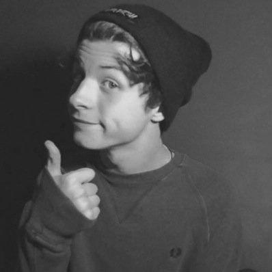 PLEASE FOLLOW @charlotte_94x RYAN