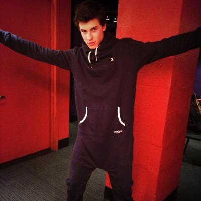 @blankgriers gave you this follow so it would be rad if you followed her