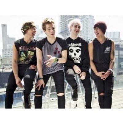 5SOS layouts & lockscreens ❤️
Turn on my notifications for new lockscreens!