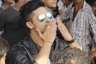 Fan Page of Ravi Dubey ♥