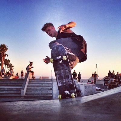 catterinesolang's profile picture. «Somos jóvenes y hacemos tonterías ¿y qué? solo se es joven una vez en la vida, ¿quieren un consejo? Live while we're young»  17 años shilena wuacho