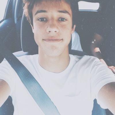 PLEASE RT/FAV THIS IVE BEEN TRYING FOR A CAM FOLLPW FOREVER https://t.co/msh7ANA2fy