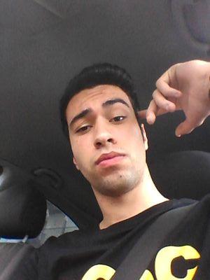 BrunoMont7's profile picture. Hay una fuerza motriz más poderosa que el vapor, la electricidad y la energía atómica. Esa fuerza es la voluntad