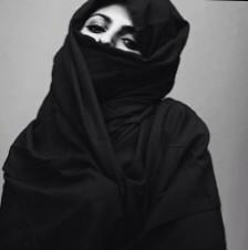 -طالبه جامعيه قسم ريآضيات ، اكبر امنياتي ان لا افقد ابي وامي -