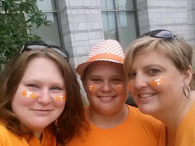 momof2ntn's profile picture. 